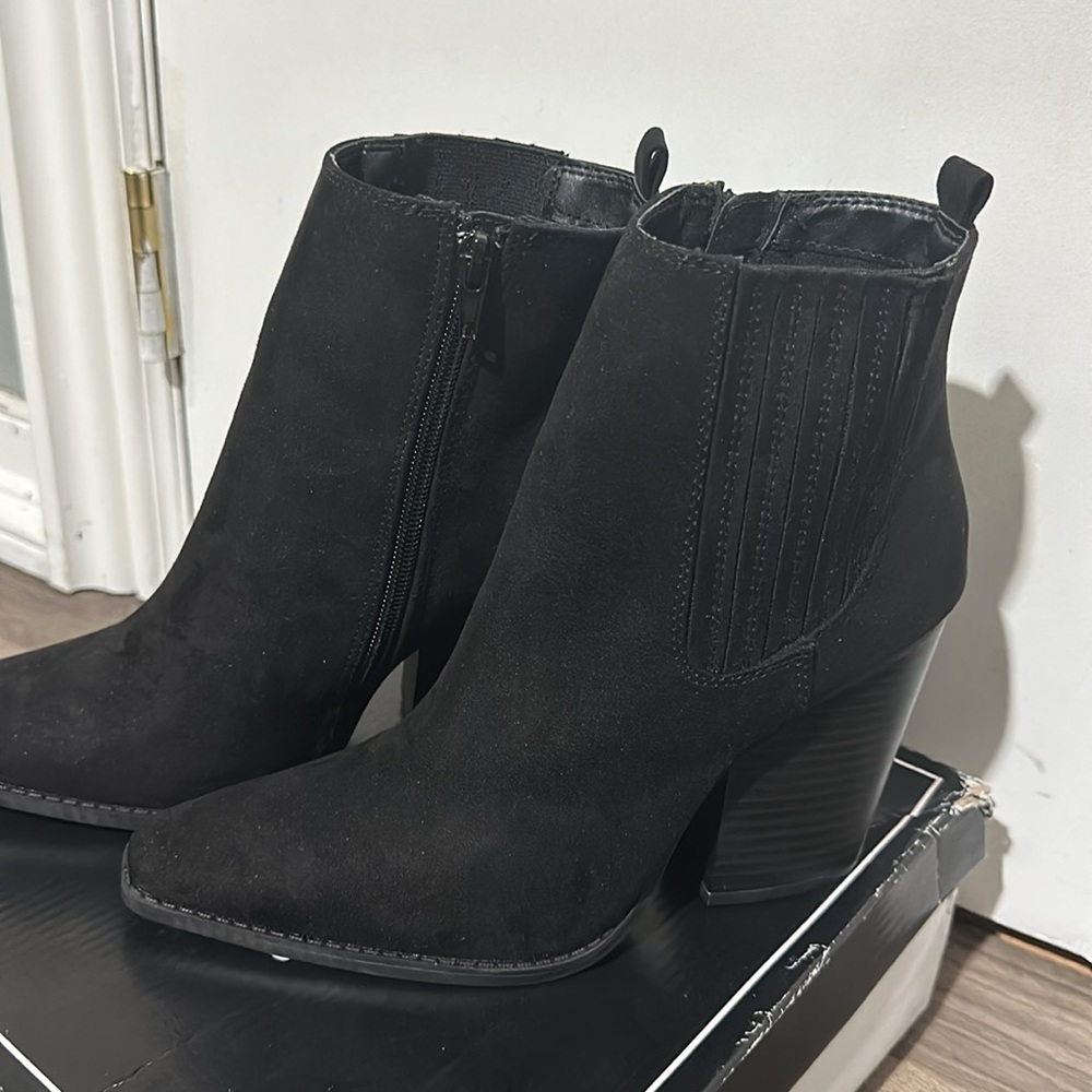 BLACK BOOTIES - Picture 2 of 4